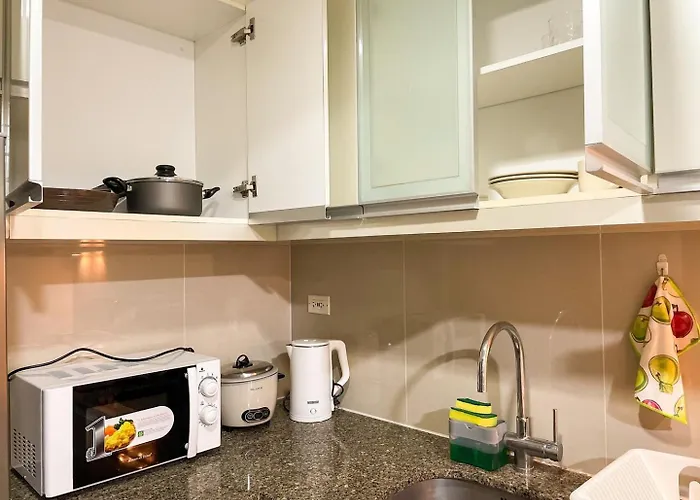 Holiday home Bgc Staycation Across Uptown Mall #oursw29f *
