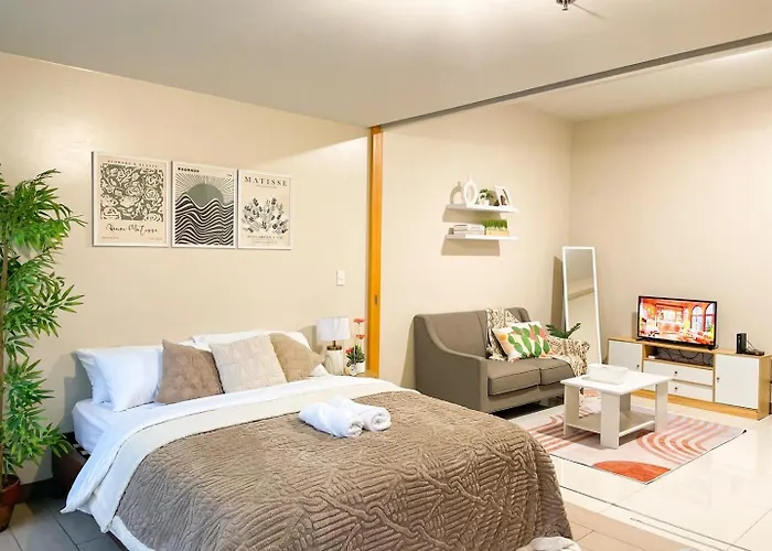 Holiday home Bgc Staycation Across Uptown Mall #oursw29f *